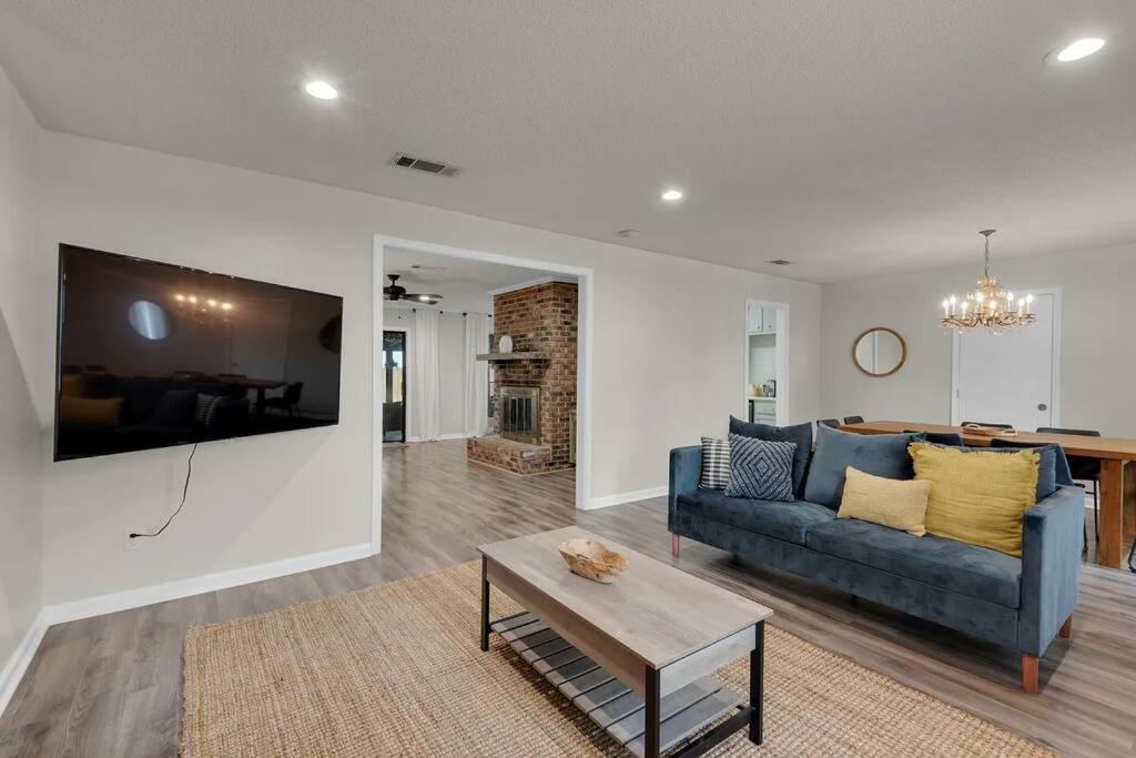Quiet Relaxing Home - Close To Downtown & Beach 4Br-2Bt Pensacola Esterno foto